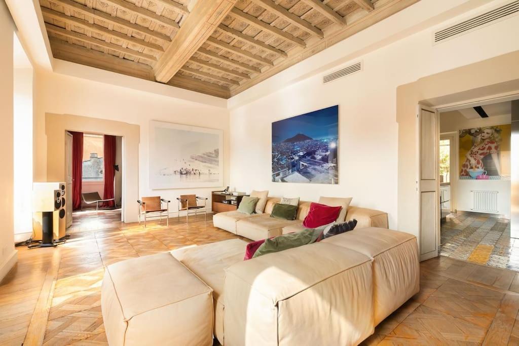 Casa Arte, A Burghesius Home * Rom